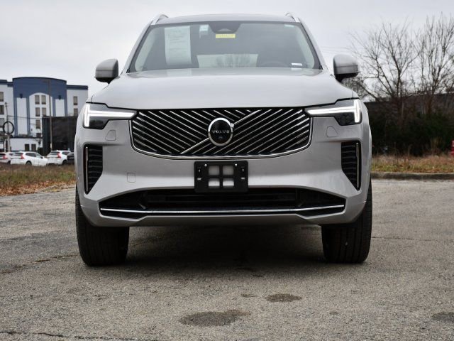 Certified 2025 Volvo XC90 B6 Plus image 2