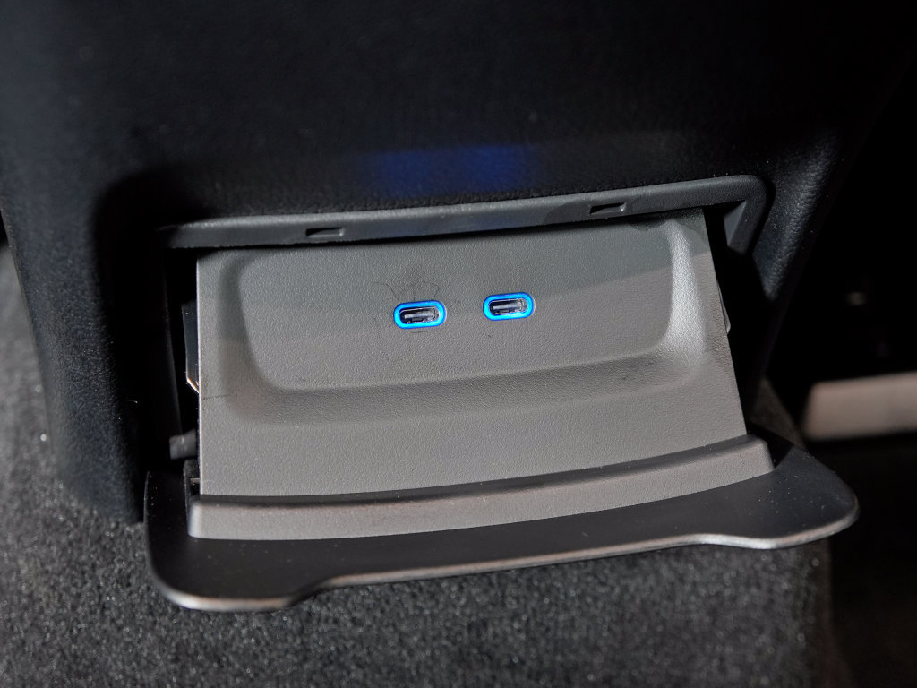 Certified 2025 Mercedes-Benz EQS 580 4MATIC SUV image 36