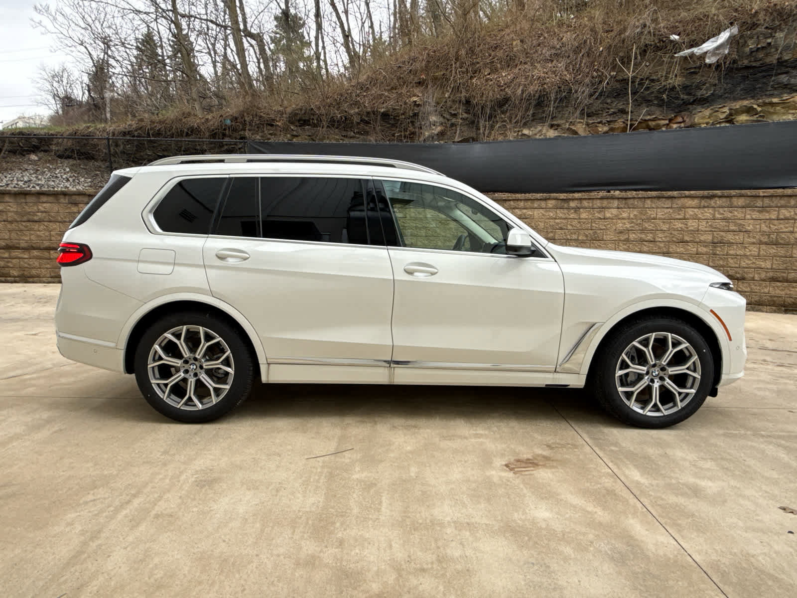 New 2026 BMW X7 xDrive40i w/ Premium Package AWD/4WD image 7