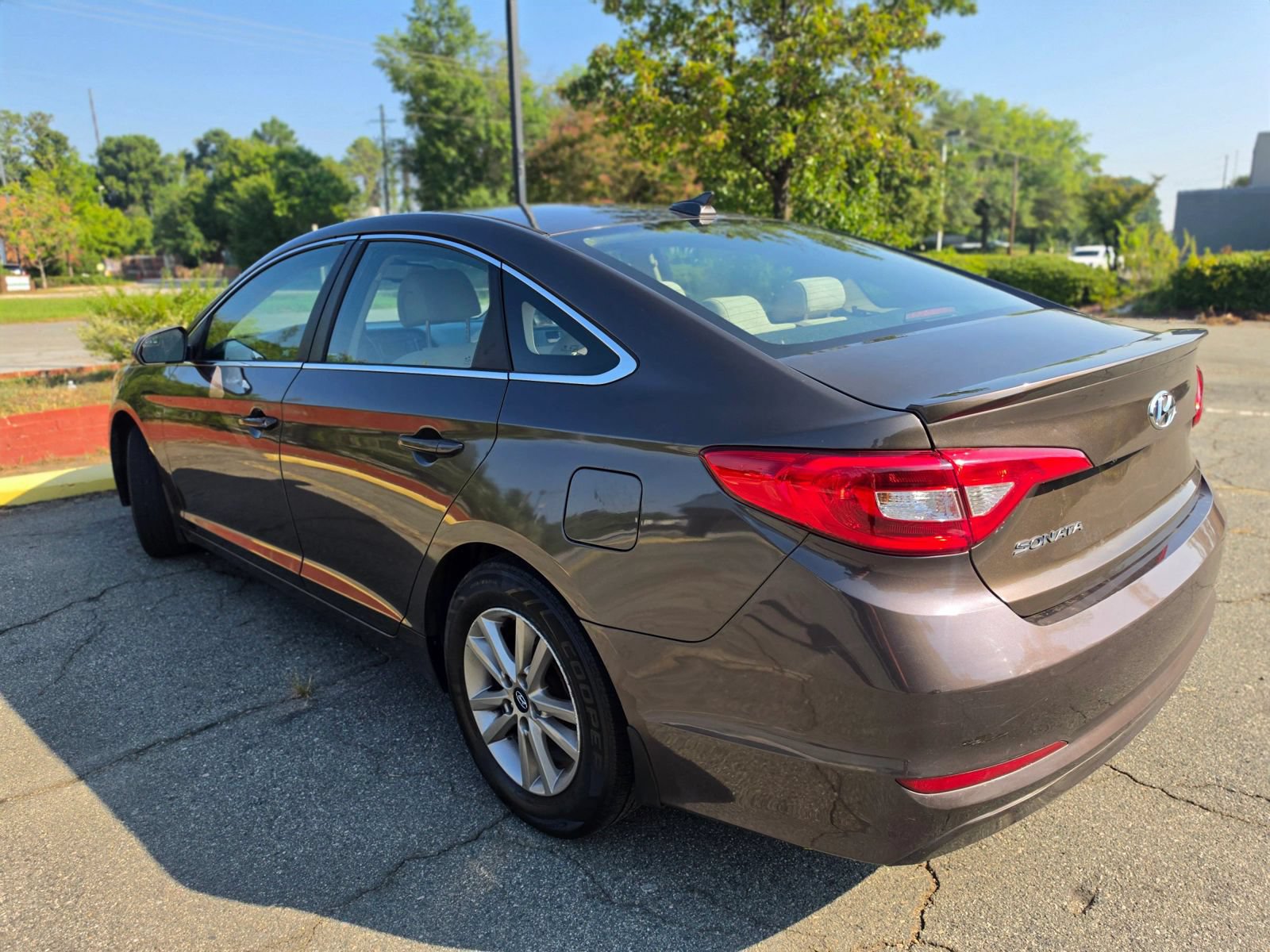 Used 2015 Hyundai Sonata SE w/ Option Group 09 FWD image 7