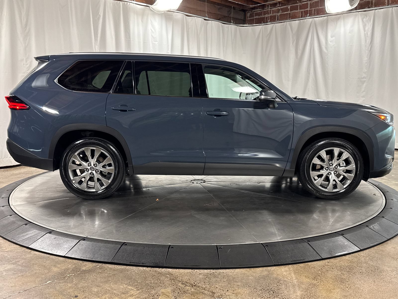 Used 2024 Toyota Grand Highlander AWD image 6