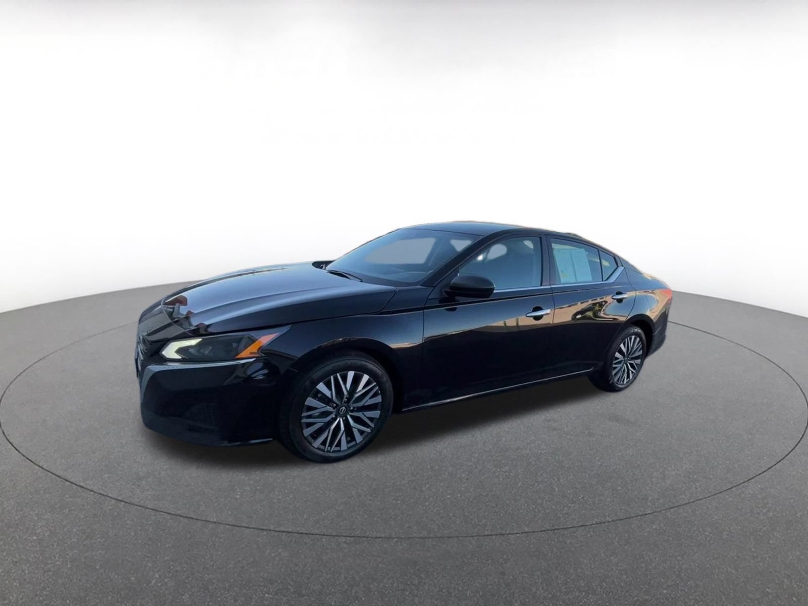 Used 2025 Nissan Altima 2.5 SV FWD image 8