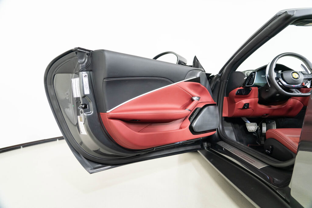 Used 2025 Ferrari Roma Spider image 30