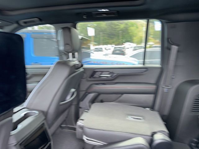 Certified 2025 GMC Yukon XL AT4 Ultimate AWD/4WD image 9