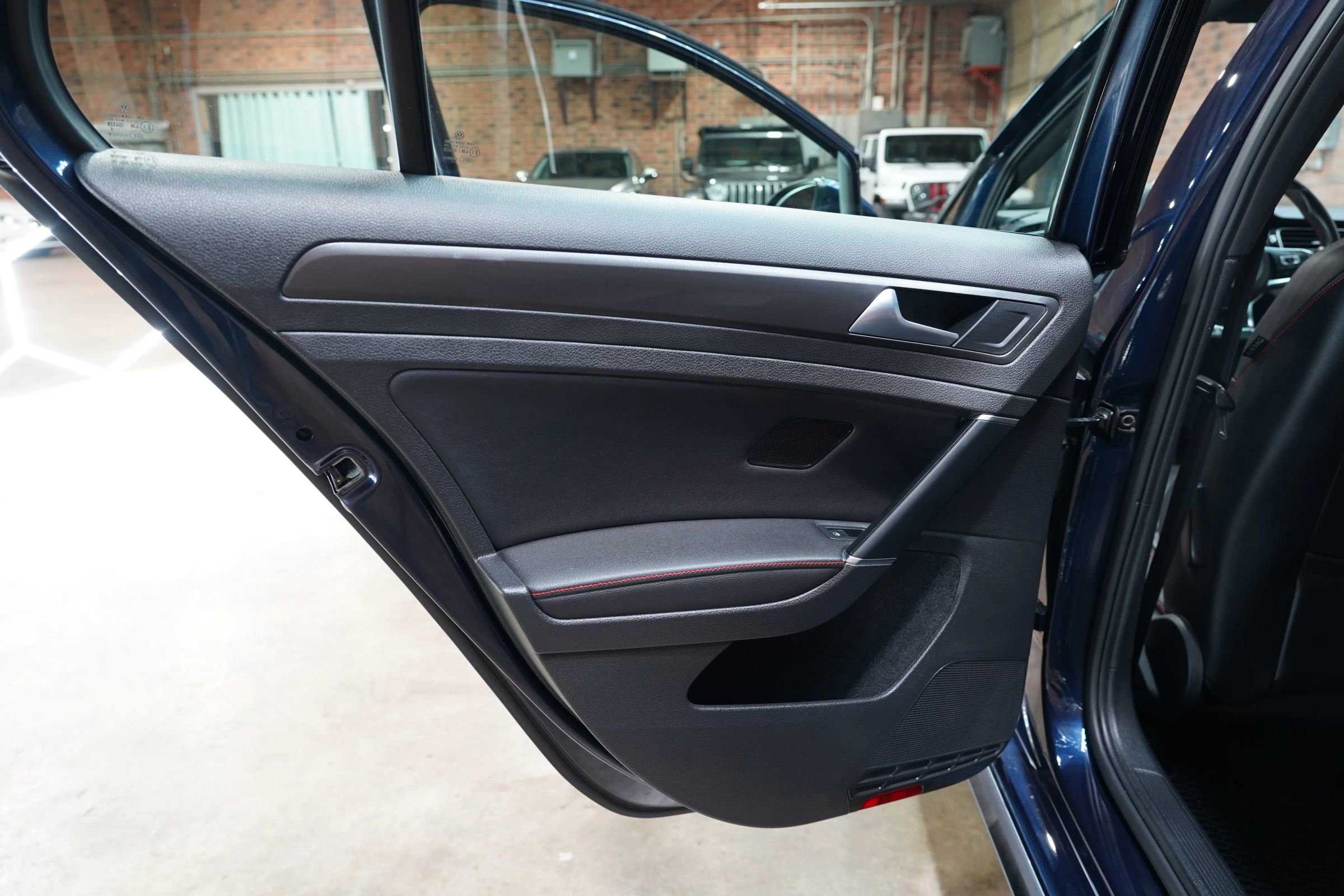 Used 2018 Volkswagen GTI SE w/ SE Leather Package image 41