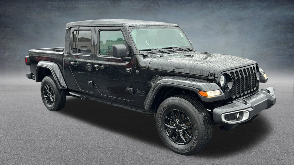 Used 2023 Jeep Gladiator Sport AWD/4WD image 3