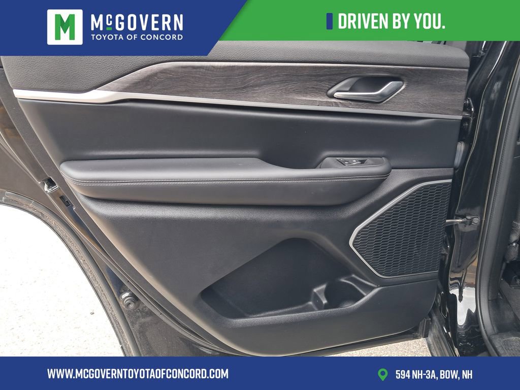 Used 2021 Jeep Grand Cherokee L Limited AWD/4WD image 18