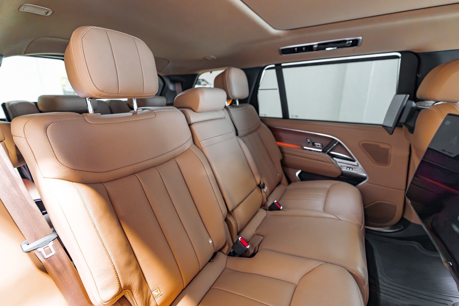 Used 2024 Land Rover Range Rover Long Wheelbase SE image 31