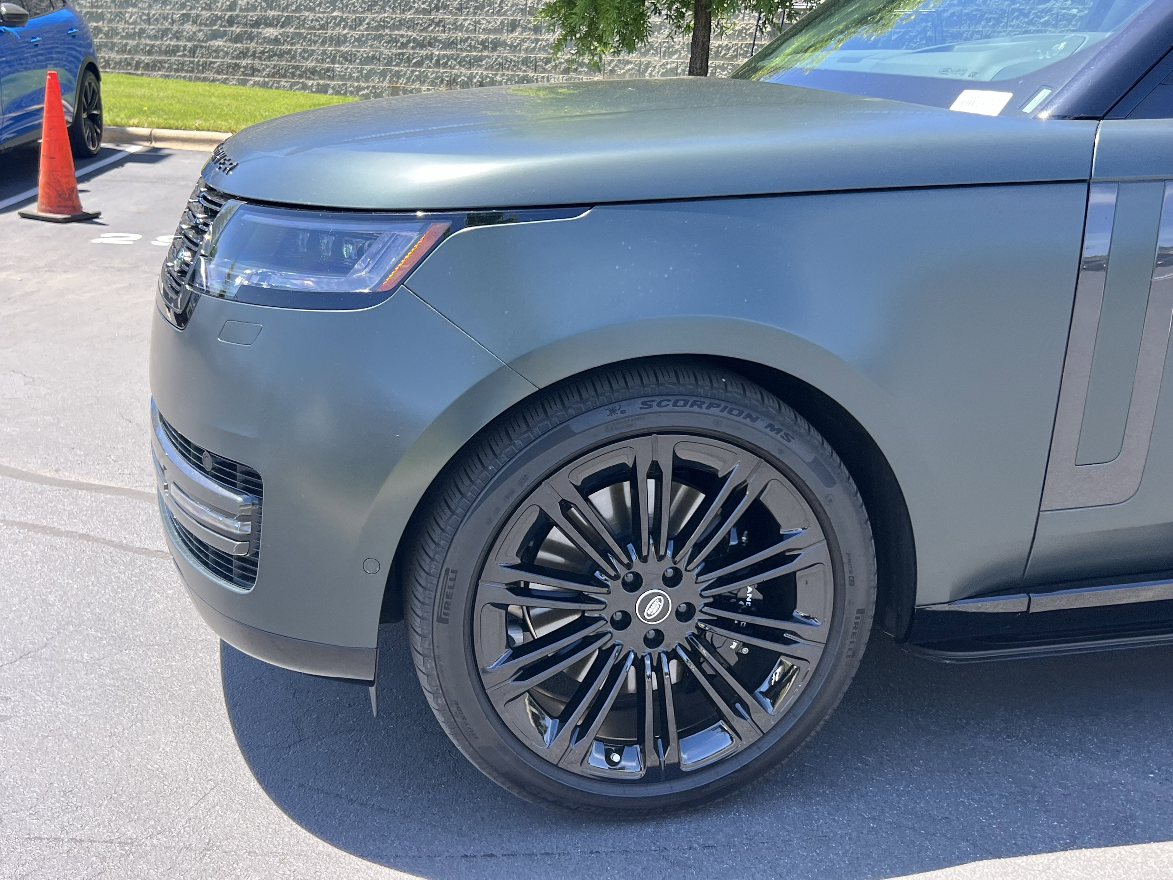 Certified 2025 Land Rover Range Rover SE AWD/4WD image 13