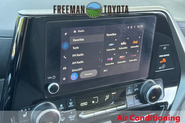 Used 2023 Toyota Highlander XLE AWD/4WD image 26