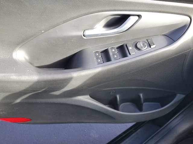 Used 2018 Hyundai Elantra GT image 15