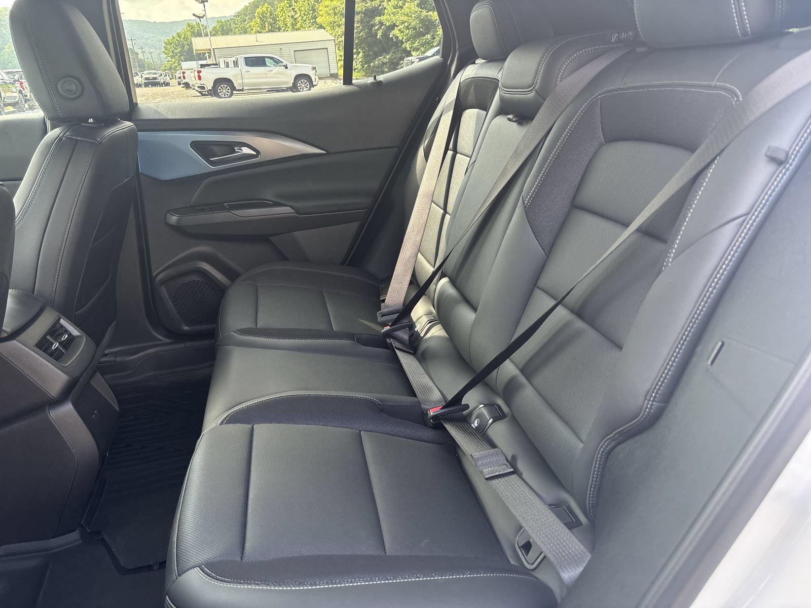 Used 2024 Chevrolet Equinox EV LT FWD image 24