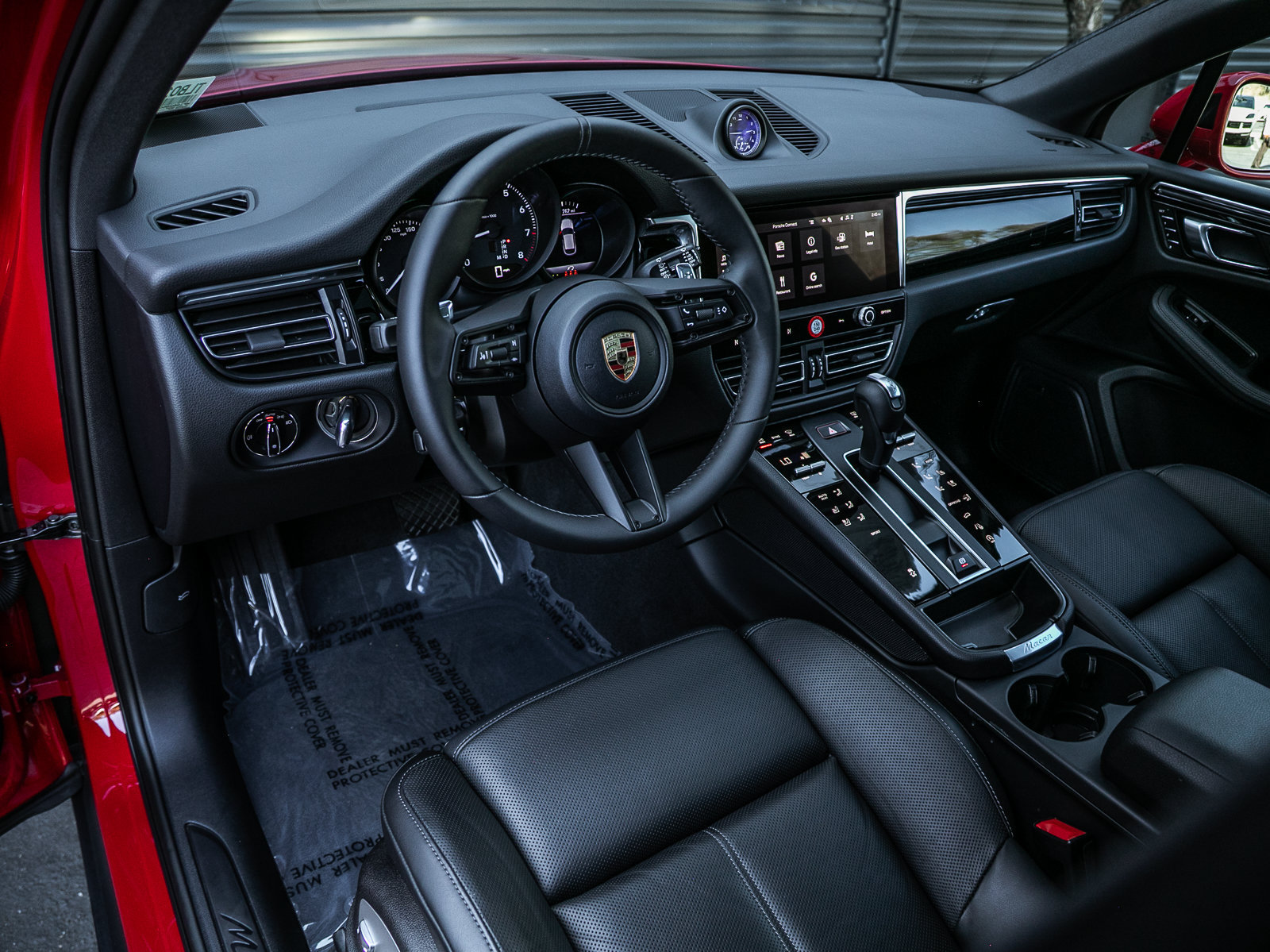 Certified 2026 Porsche Macan AWD/4WD image 4