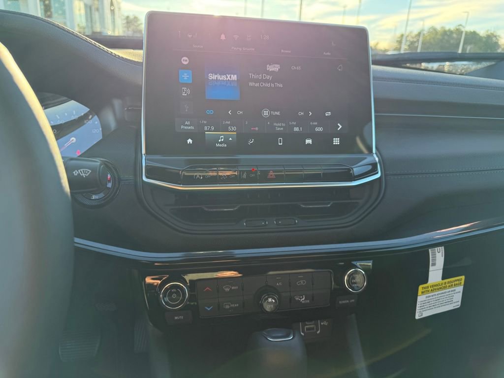 New 2026 Jeep Compass Latitude image 17