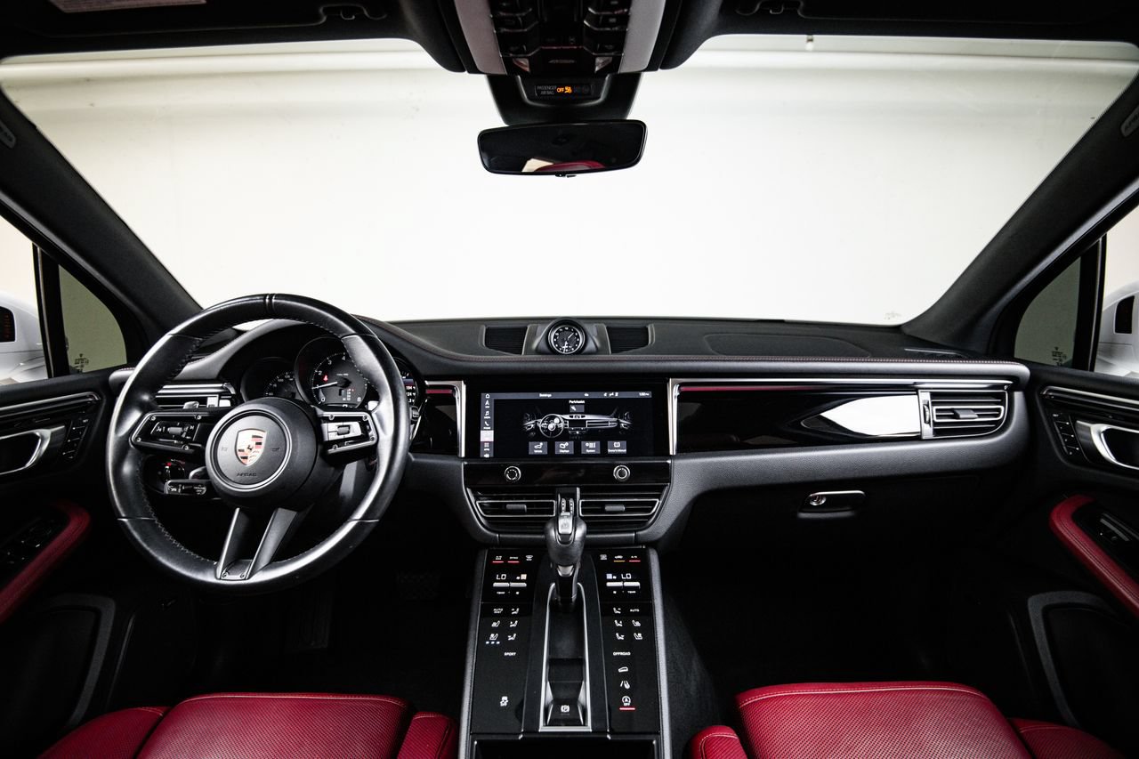 Certified 2023 Porsche Macan AWD/4WD image 25