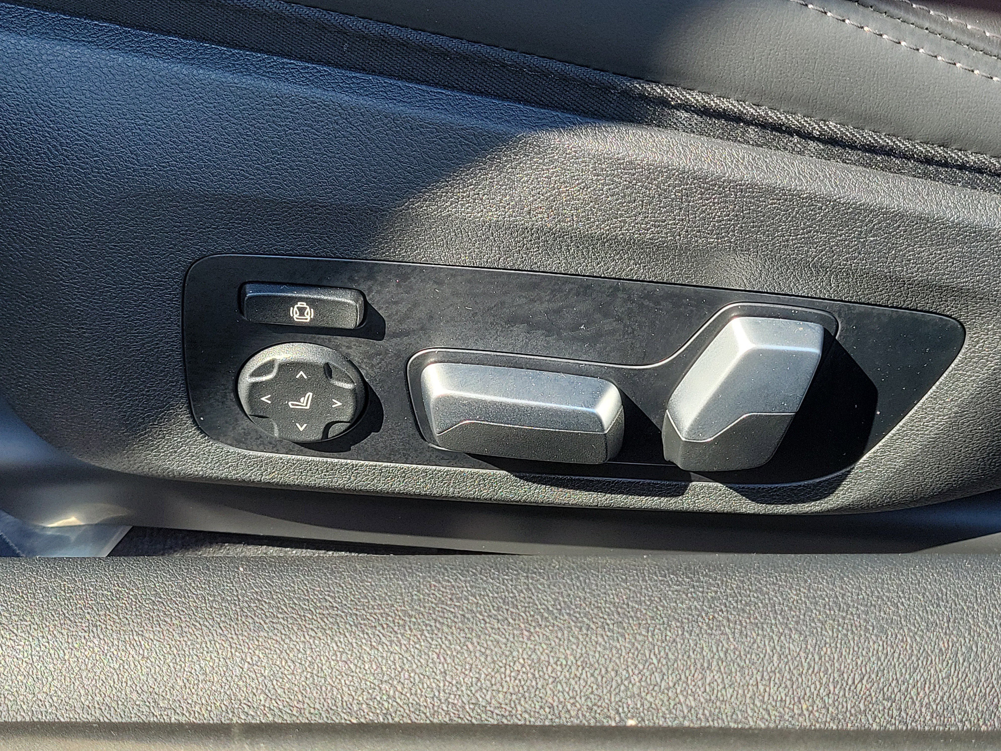 Used 2025 BMW 840i Convertible image 18