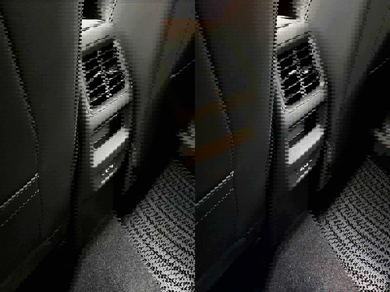 New 2026 Volkswagen Tiguan SE R-Line image 16