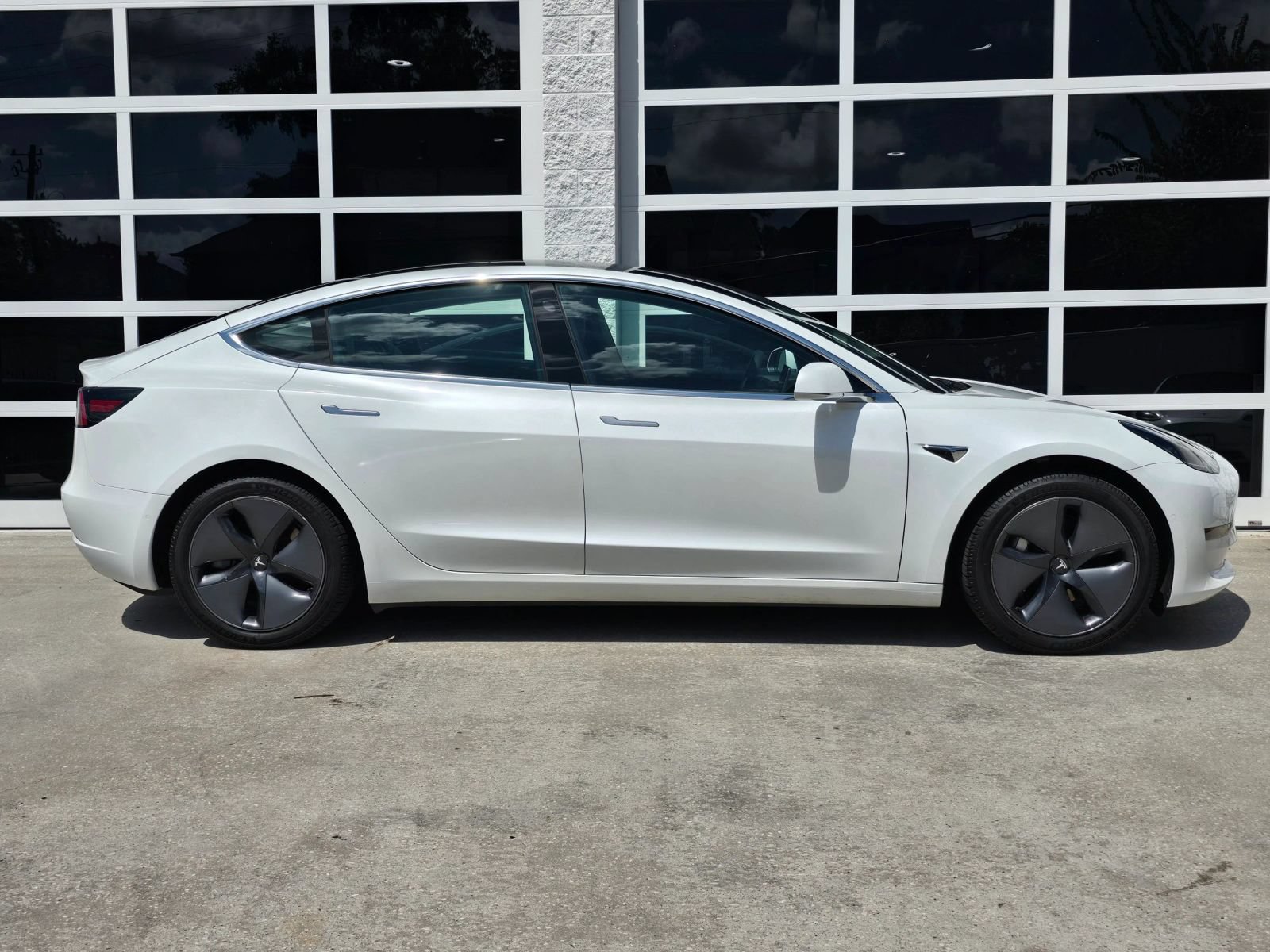 Used 2020 Tesla Model 3 Standard Range Plus RWD image 3