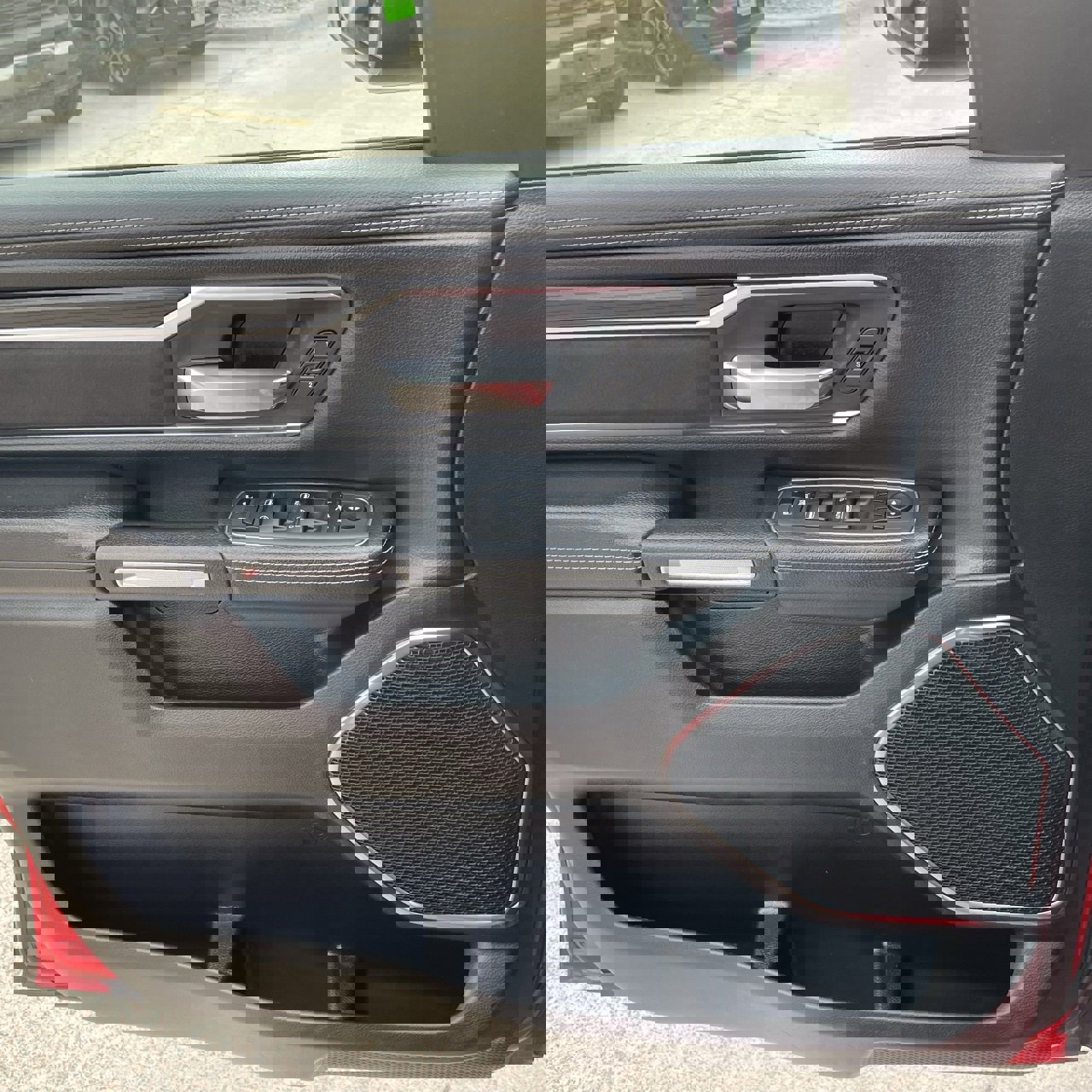 Used 2024 RAM 1500 Laramie image 20