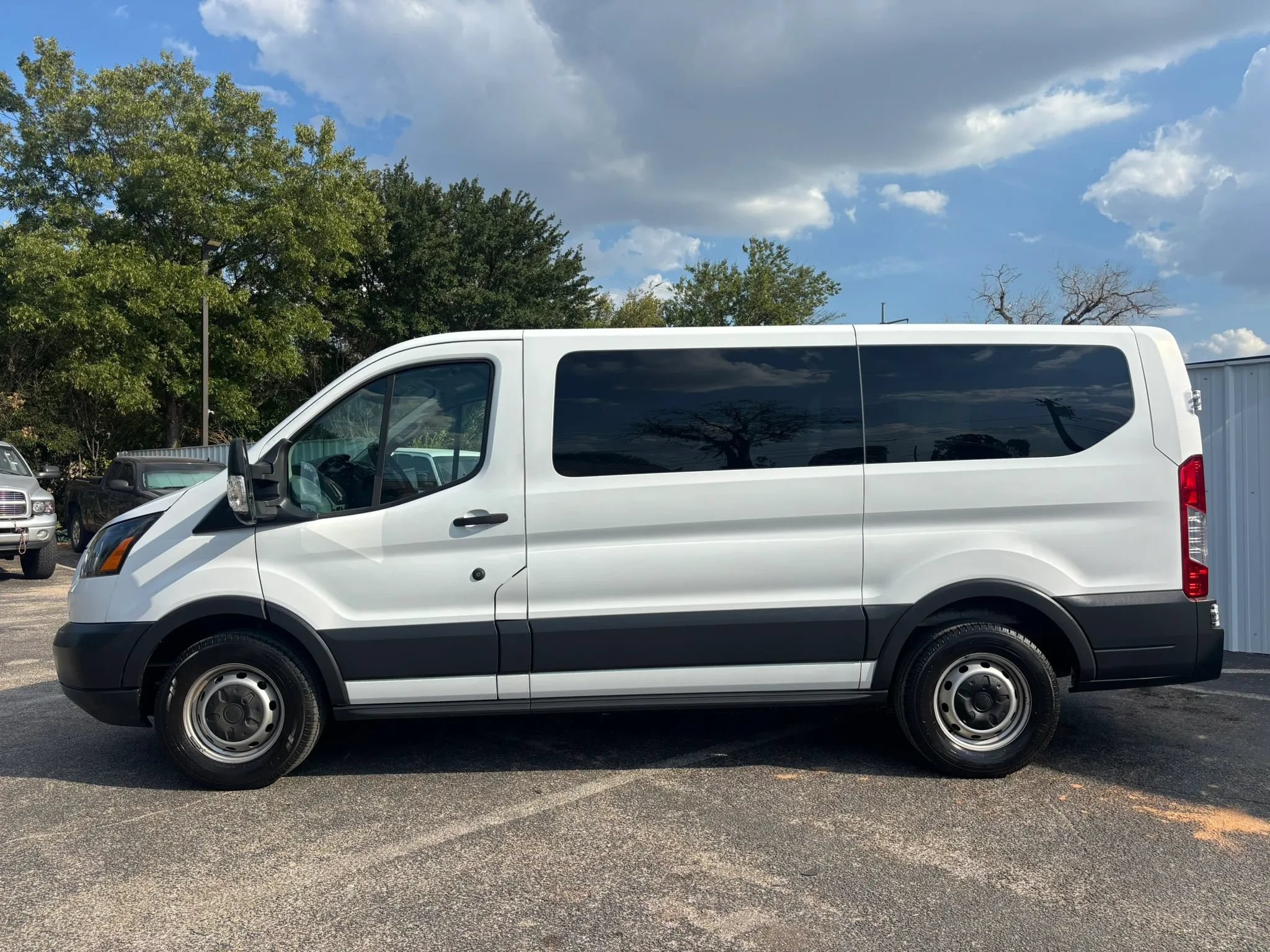 Used 2018 Ford Transit 150 XL RWD image 2