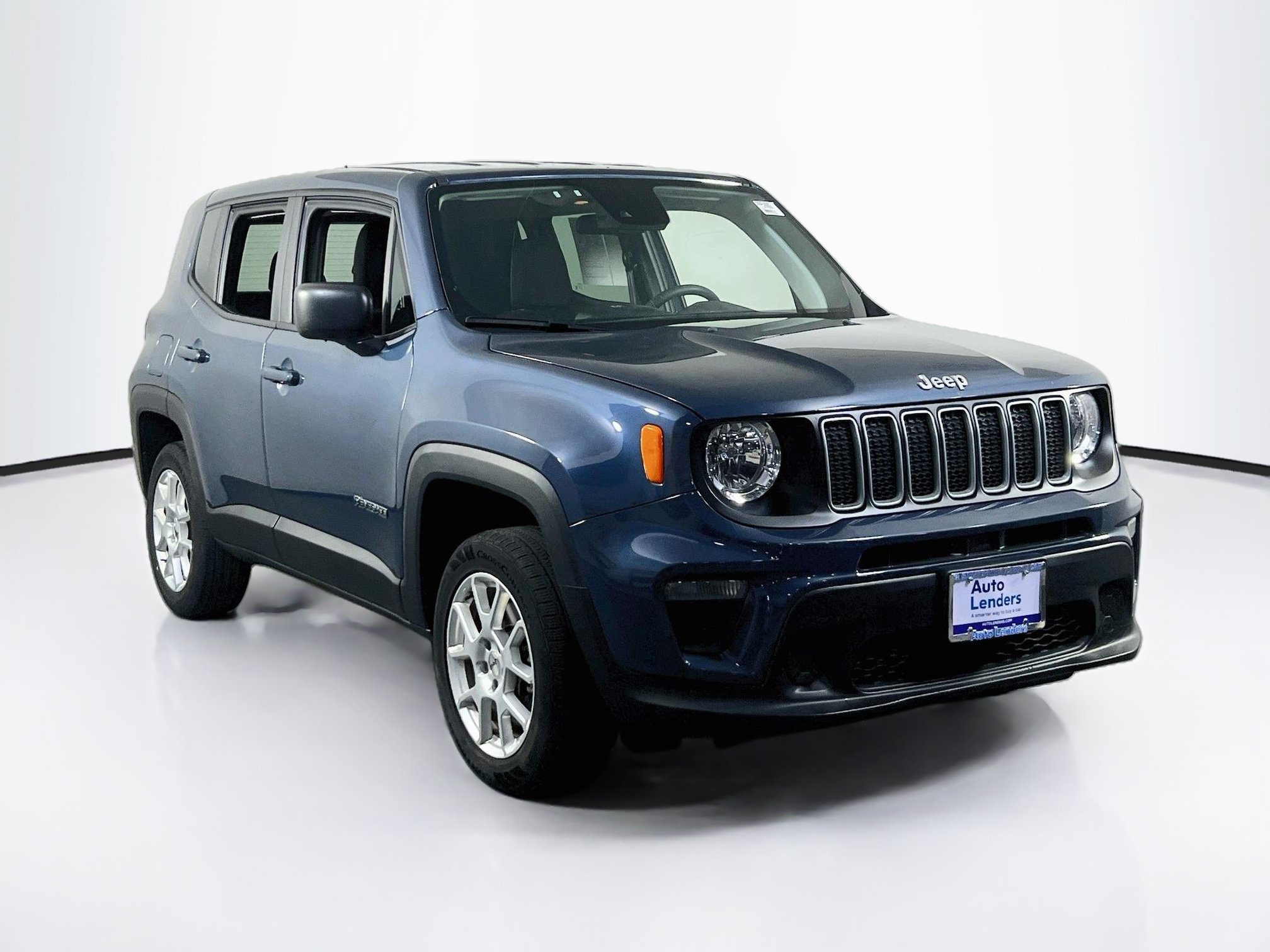 Used 2023 Jeep Renegade Latitude AWD/4WD image 3
