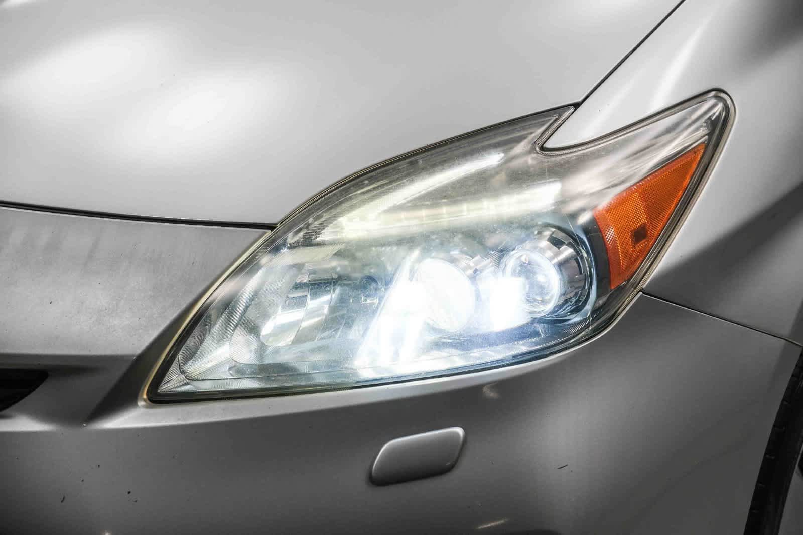 Used 2015 Toyota Prius Five FWD image 12