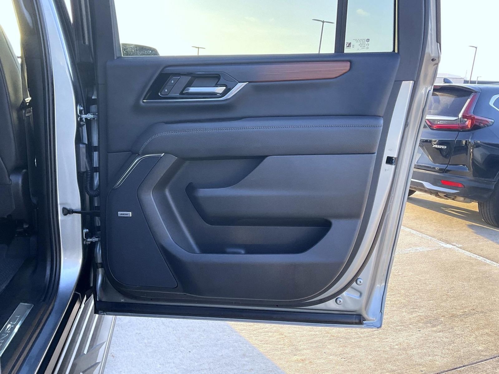 Used 2025 GMC Yukon XL Denali AWD/4WD image 23