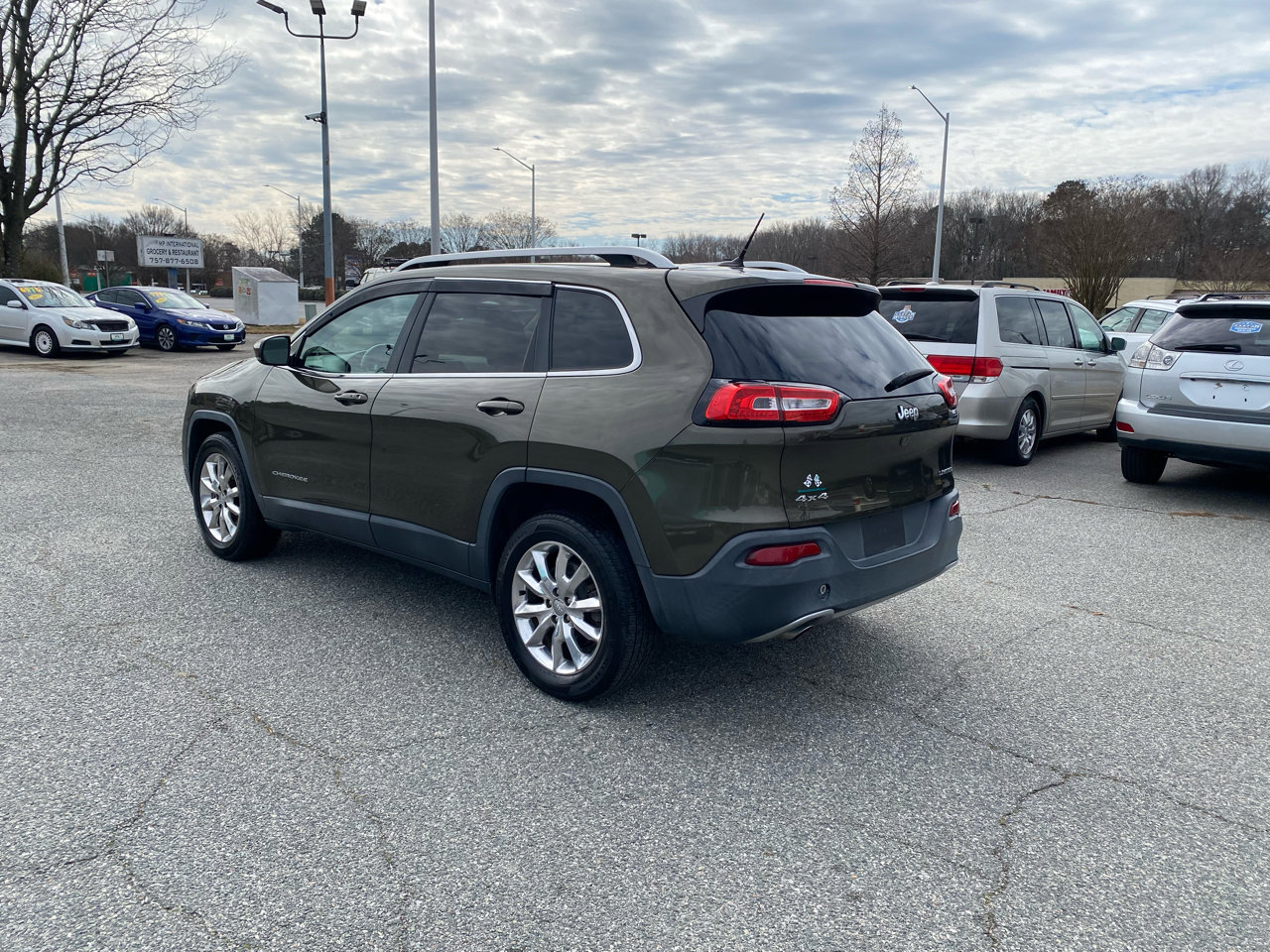 Used 2015 Jeep Cherokee Limited image 3