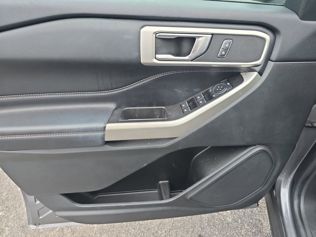 Used 2022 Ford Explorer XLT image 17