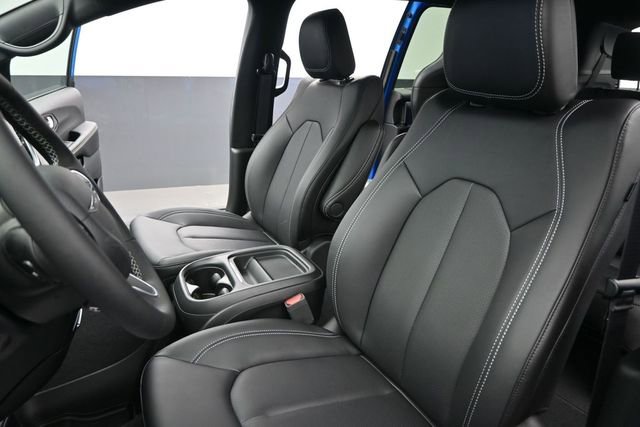 New 2027 Chrysler Pacifica Select AWD/4WD image 11