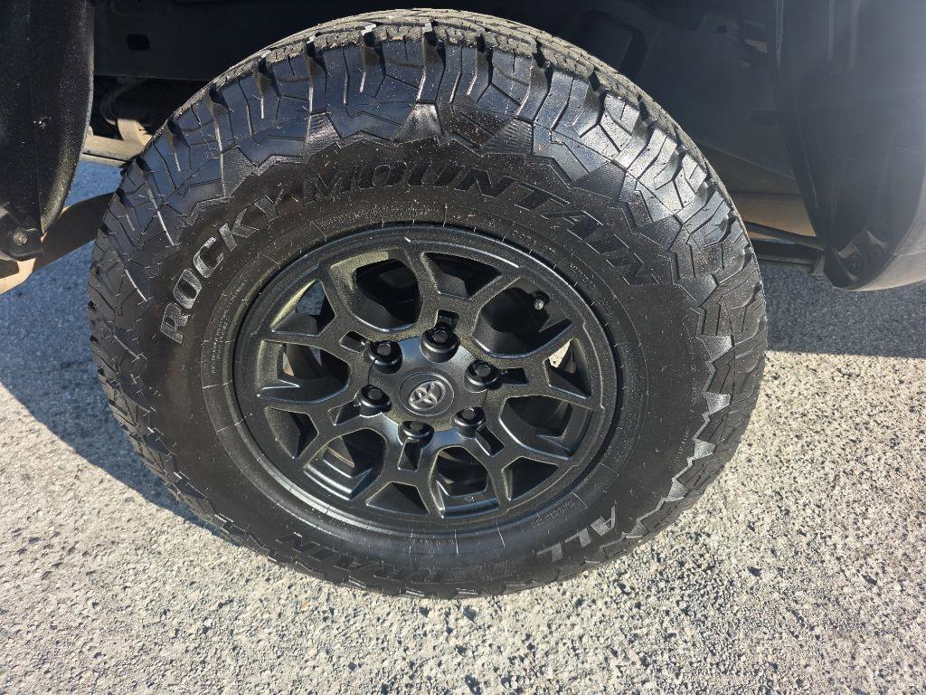 Used 2022 Toyota Tacoma SR5 w/ Technology Package RWD image 19