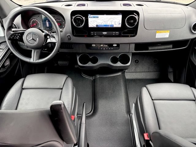 Used 2025 Mercedes-Benz Sprinter 2500 image 34