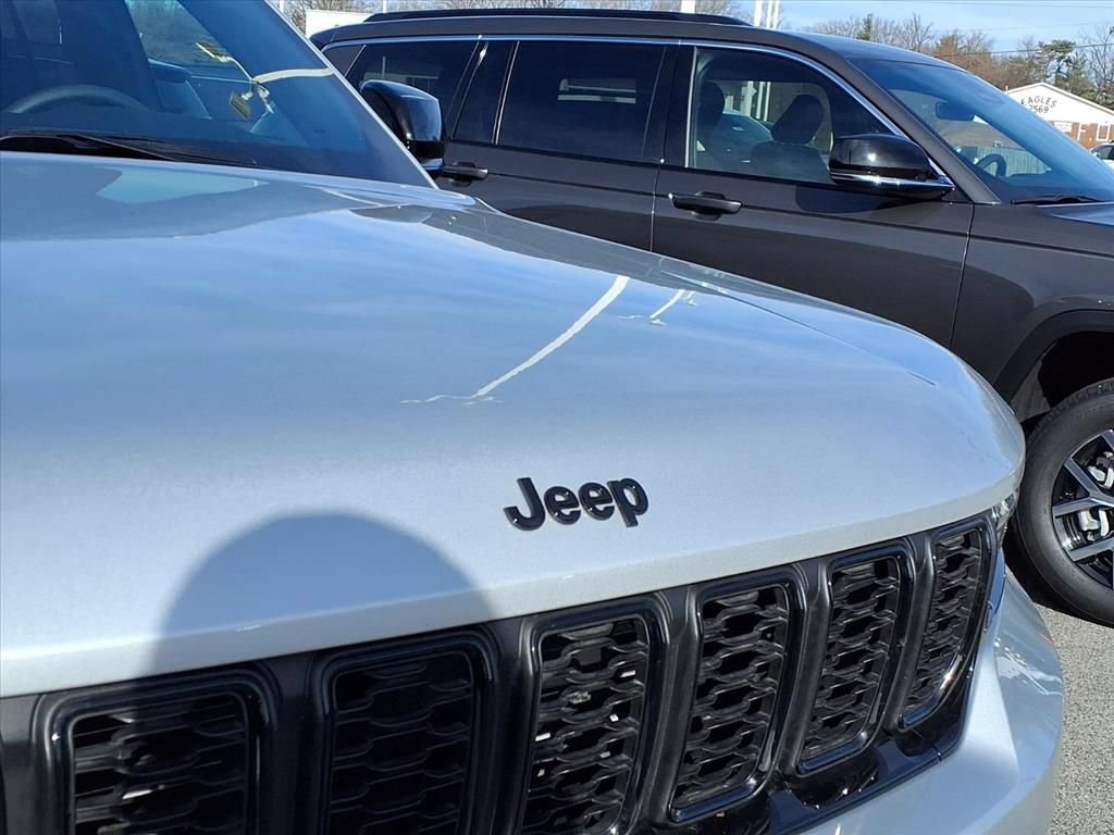 New 2025 Jeep Grand Cherokee 4WD image 19