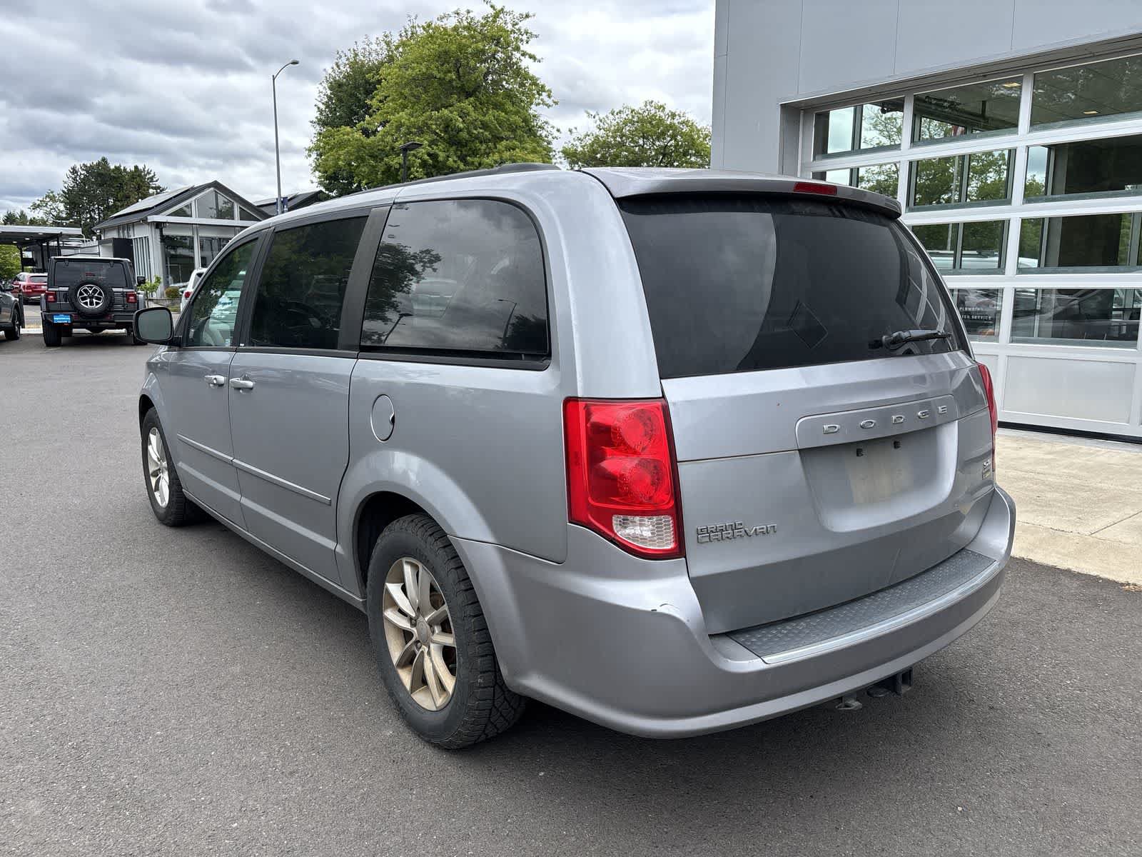 Used 2014 Dodge Grand Caravan SXT FWD image 3