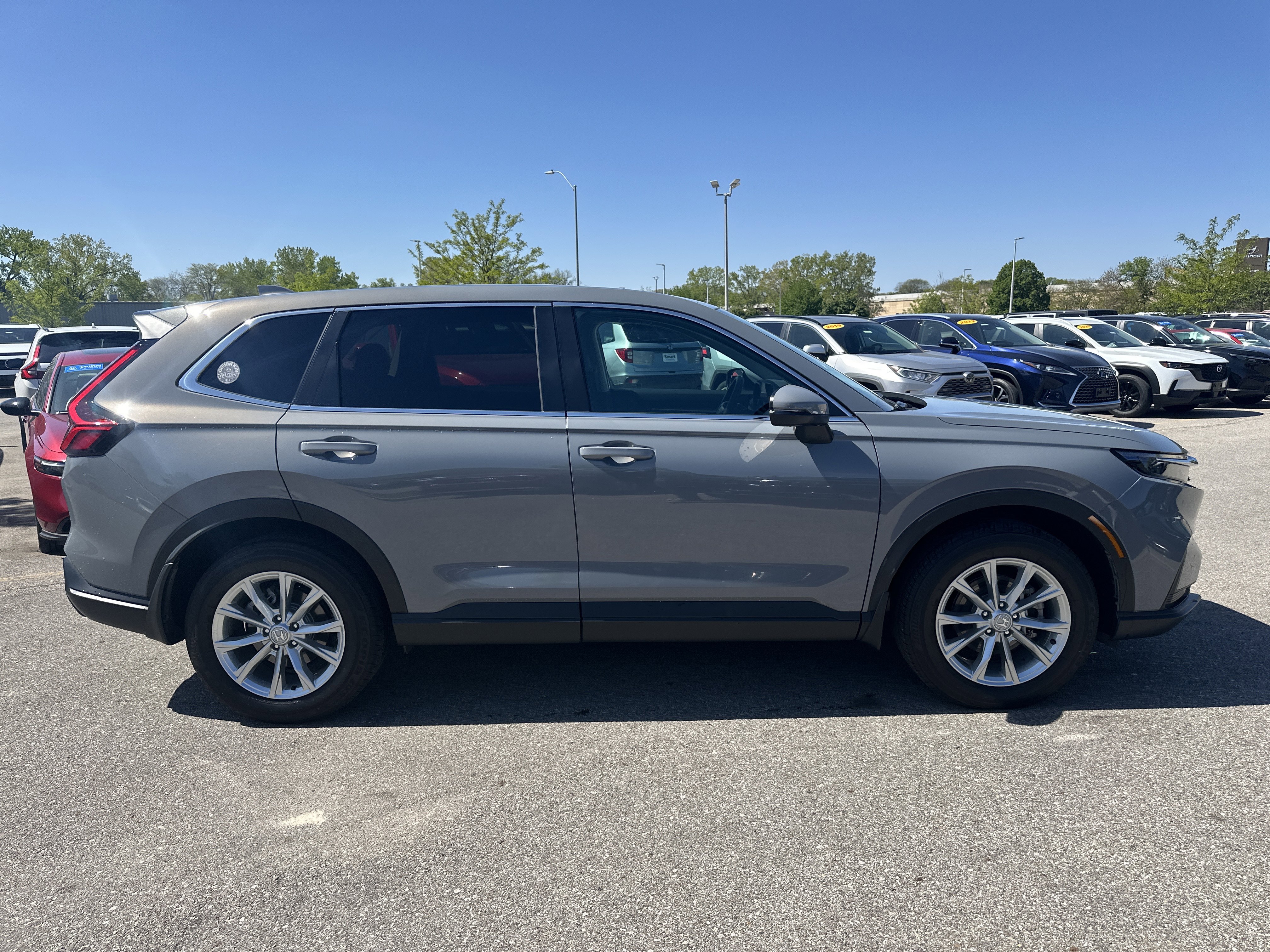 Used 2025 Honda CR-V EX image 3
