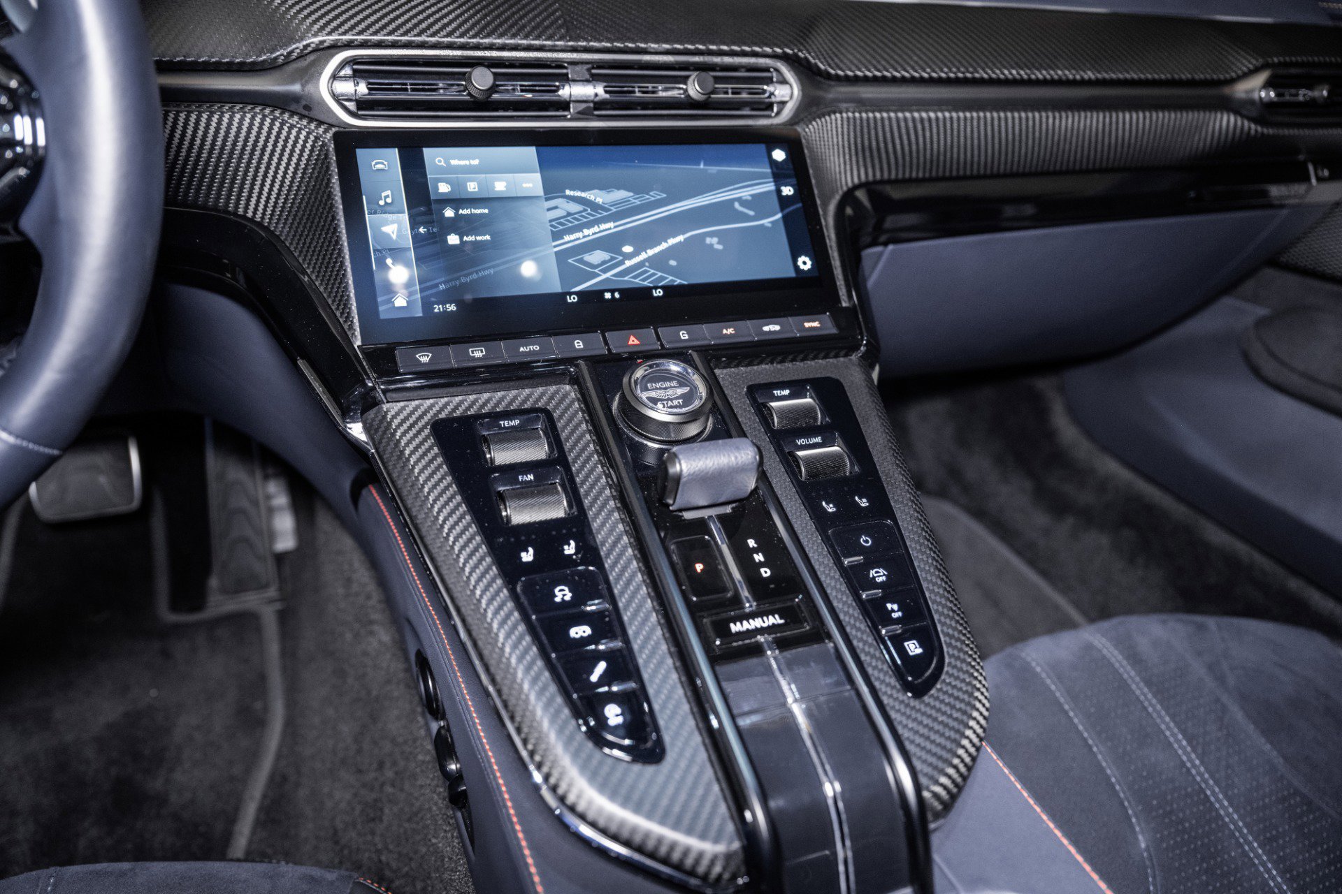 Used 2025 Aston Martin V8 Vantage Coupe image 21