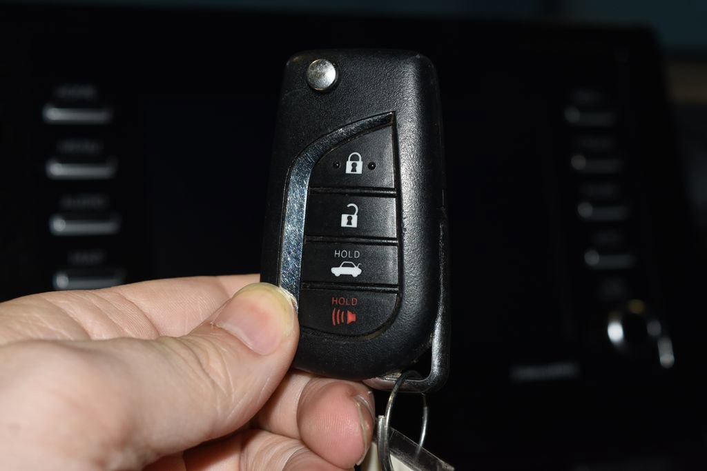 Used 2022 Toyota Camry LE w/ Carpet Mat Package (TMS) FWD image 18