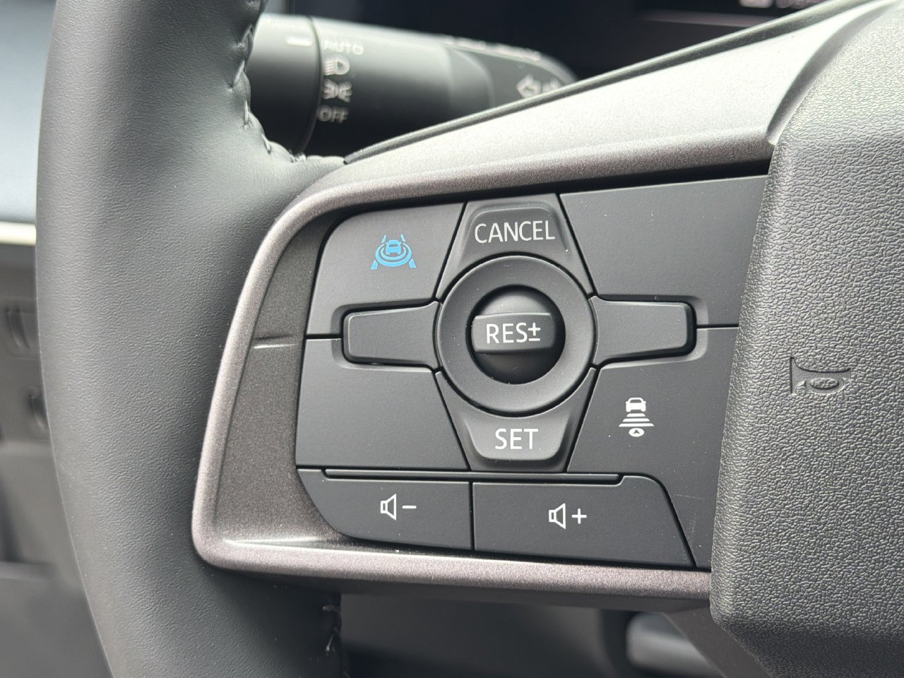 New 2026 Nissan Leaf w/ Illuminated Package FWD image 11