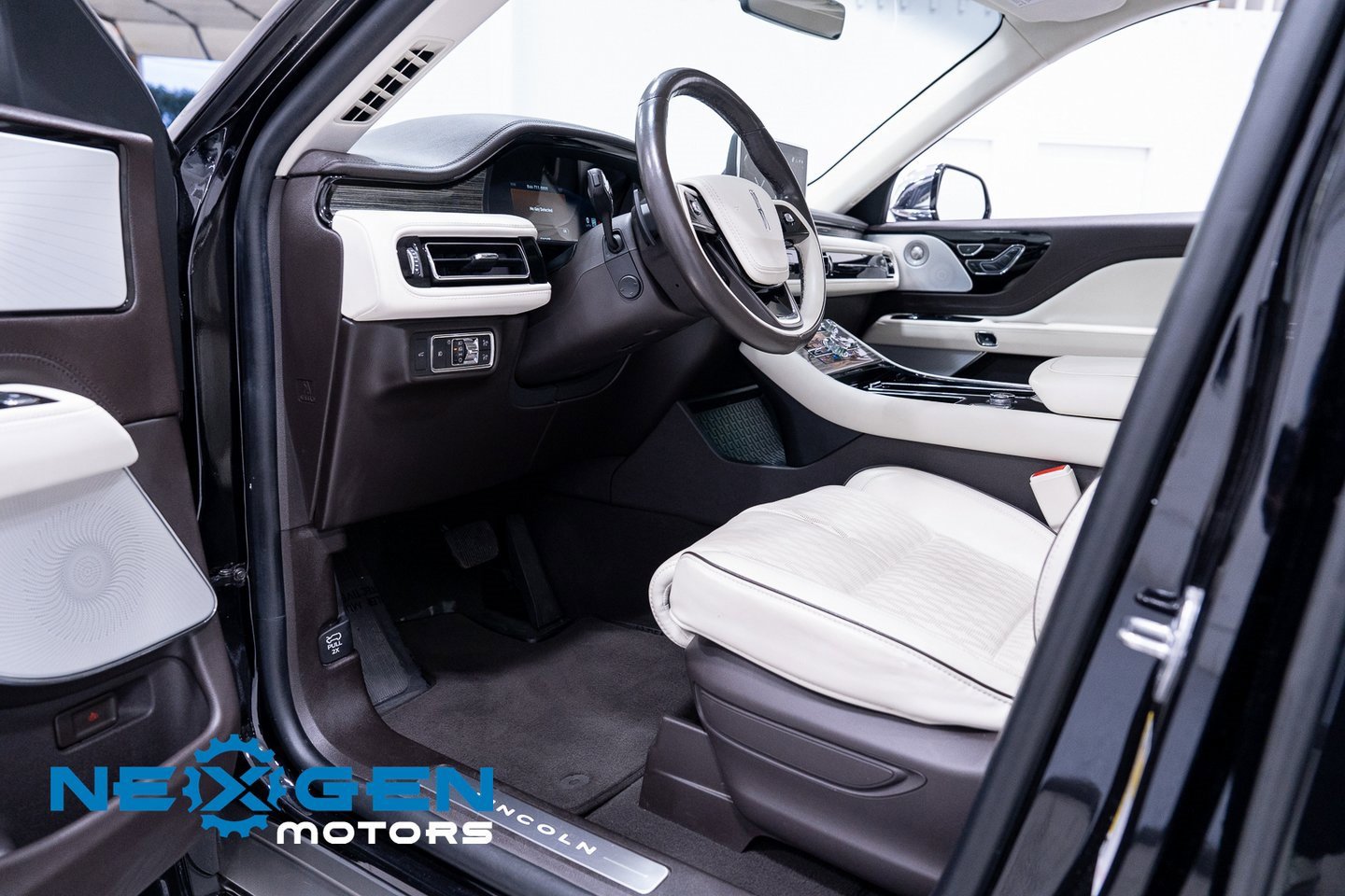 Used 2022 Lincoln Aviator Black Label w/ Dynamic Handling Package image 23