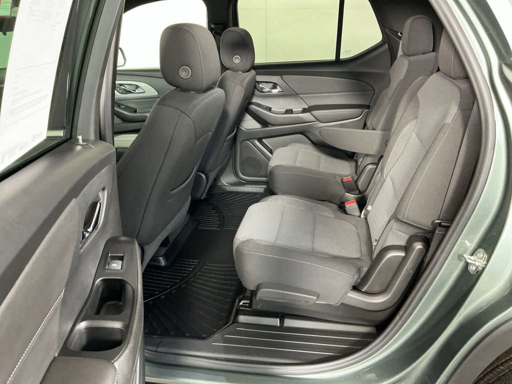 Used 2023 Chevrolet Traverse LT image 13