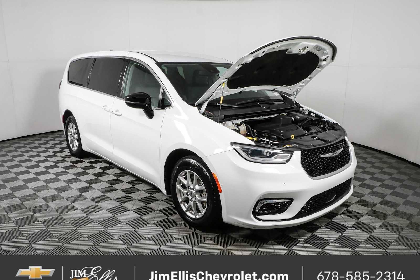 Used 2024 Chrysler Pacifica Touring-L FWD image 34