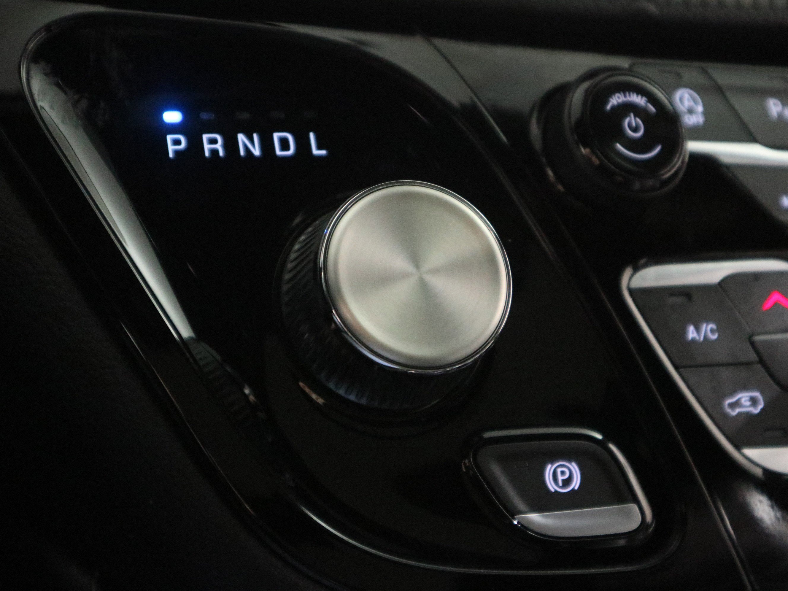 Used 2025 Chrysler Pacifica Limited image 28