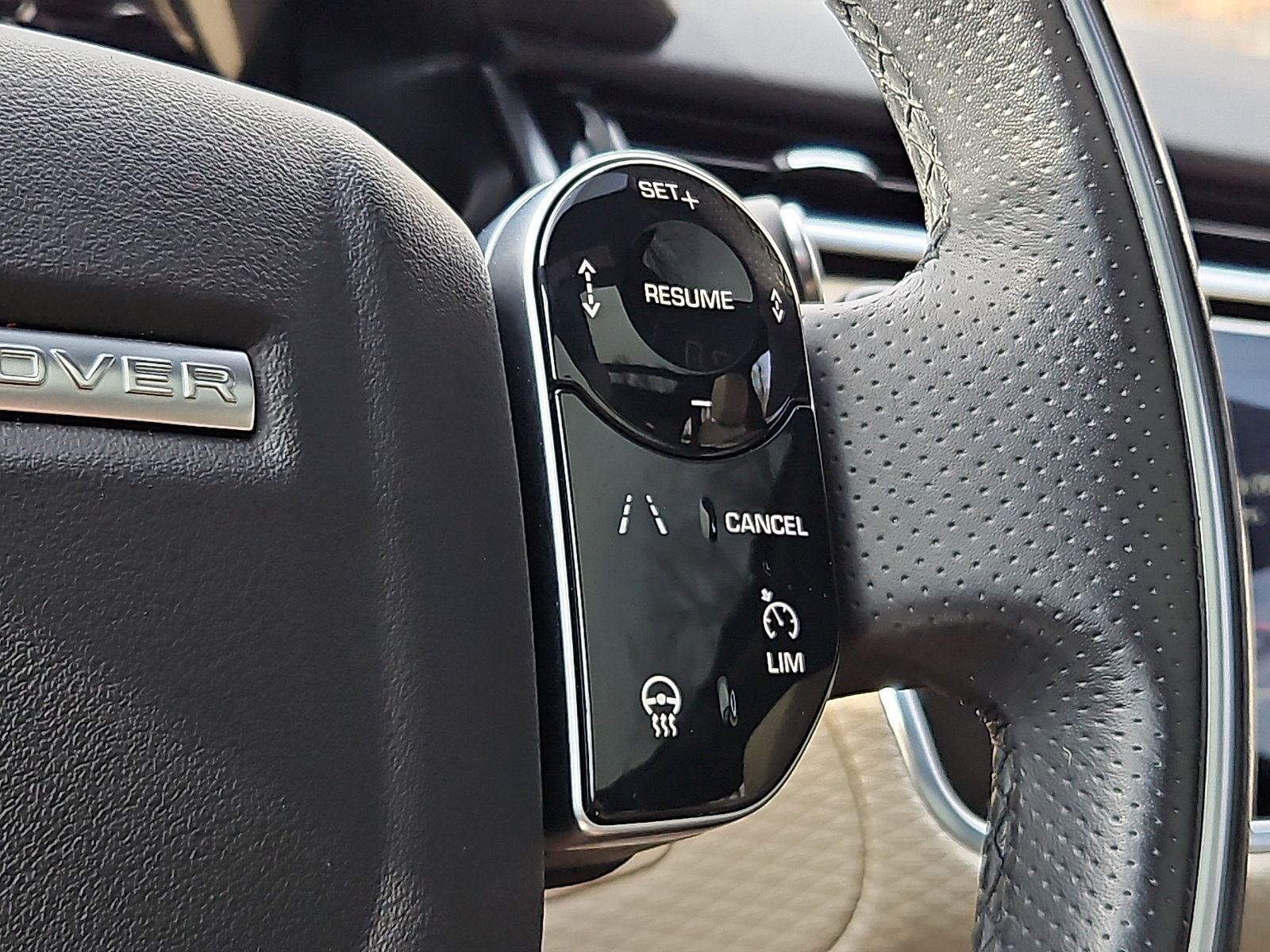 Used 2020 Land Rover Range Rover Velar R-Dynamic S image 23