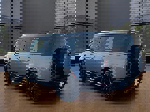 Used 2023 Land Rover Defender 130 X-Dynamic SE image 3