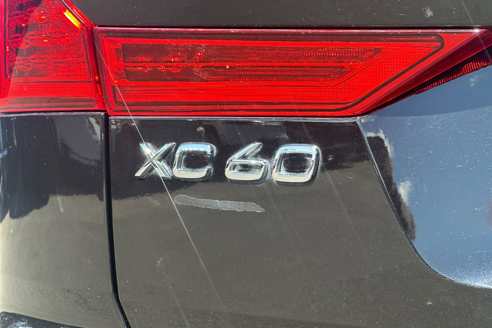 Certified 2025 Volvo XC60 T8 Ultra w/ Protection Package Premier image 13