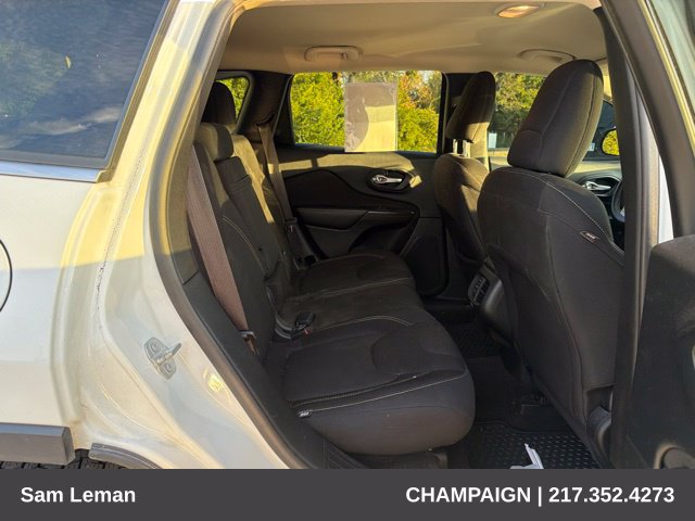 Used 2016 Jeep Cherokee Latitude w/ Cold Weather Group AWD/4WD image 11