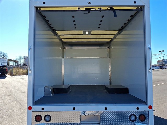 Used 2024 Ford E-450 and Econoline 450 Super Duty w/ Driver's Safety Package image 27
