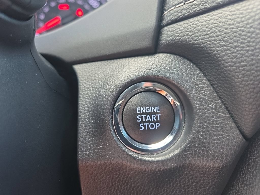 Used 2021 Toyota RAV4 XLE w/ Convenience Package FWD image 25