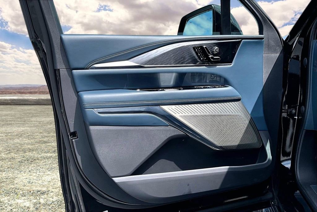Certified 2025 Cadillac Escalade IQ Luxury 2 w/ LPO, Premium Carpet Package AWD/4WD image 20