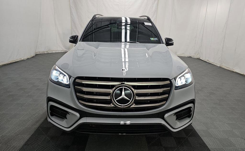 Used 2024 Mercedes-Benz GLS 580 4MATIC w/ Night Package image 2